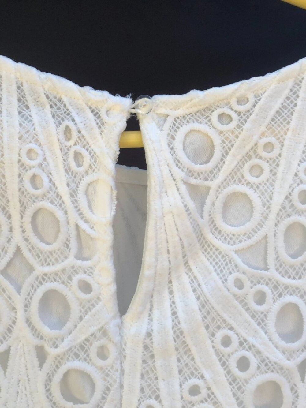 52Seven Women's Dress Size 14 White Lace Short Sleeve Shift - Picture 7 of 14